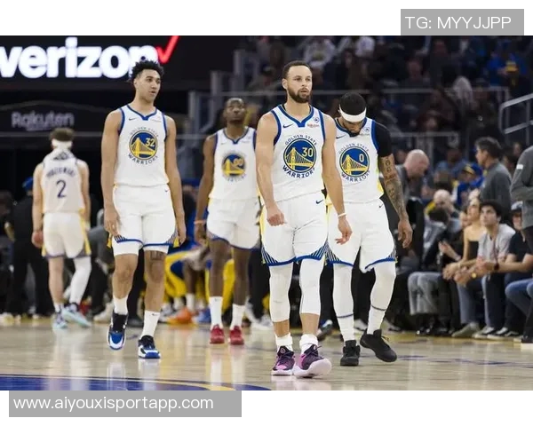 球队阵容多样化探索库里强调赢球与调整并重的重要性