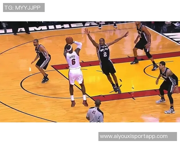 詹姆斯与莱昂纳德身体状态依旧出色超越年轻东契奇